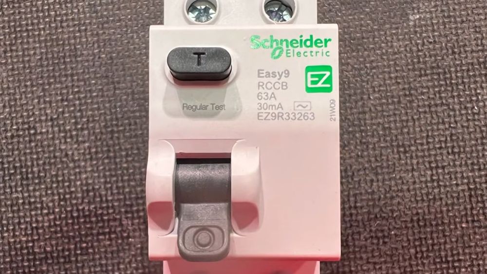Schneider Electric Easy9 FID sklopka od 63 A i 30 mA sa tasterom TEST i prekidačem za zaštitu od strujnog udara
